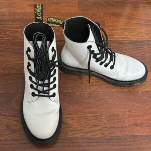 Dr. Martens 1460 SMOOTH LEATHER LACE UP BOOTS